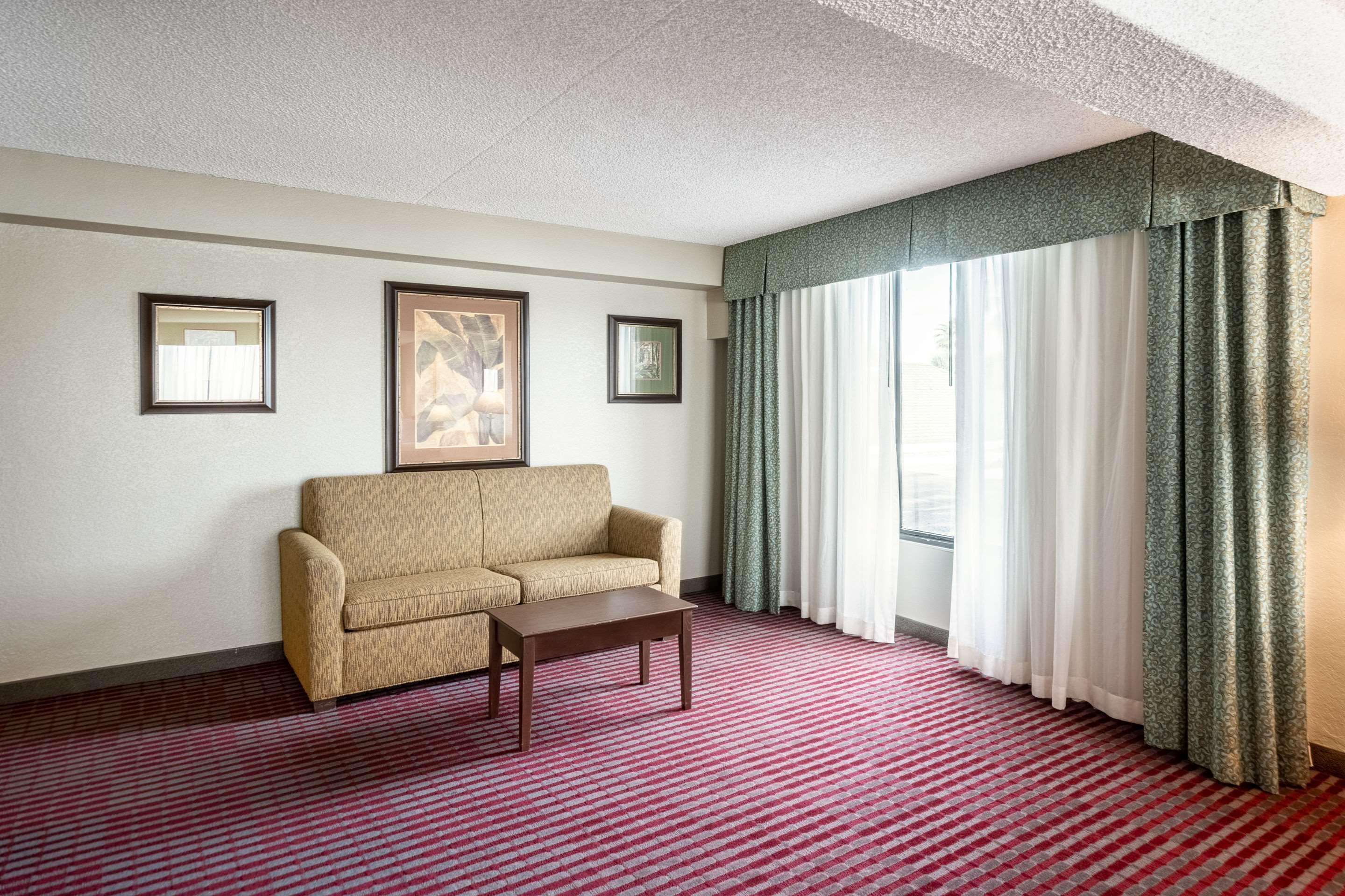 Lakeland Hotel Екстер'єр фото