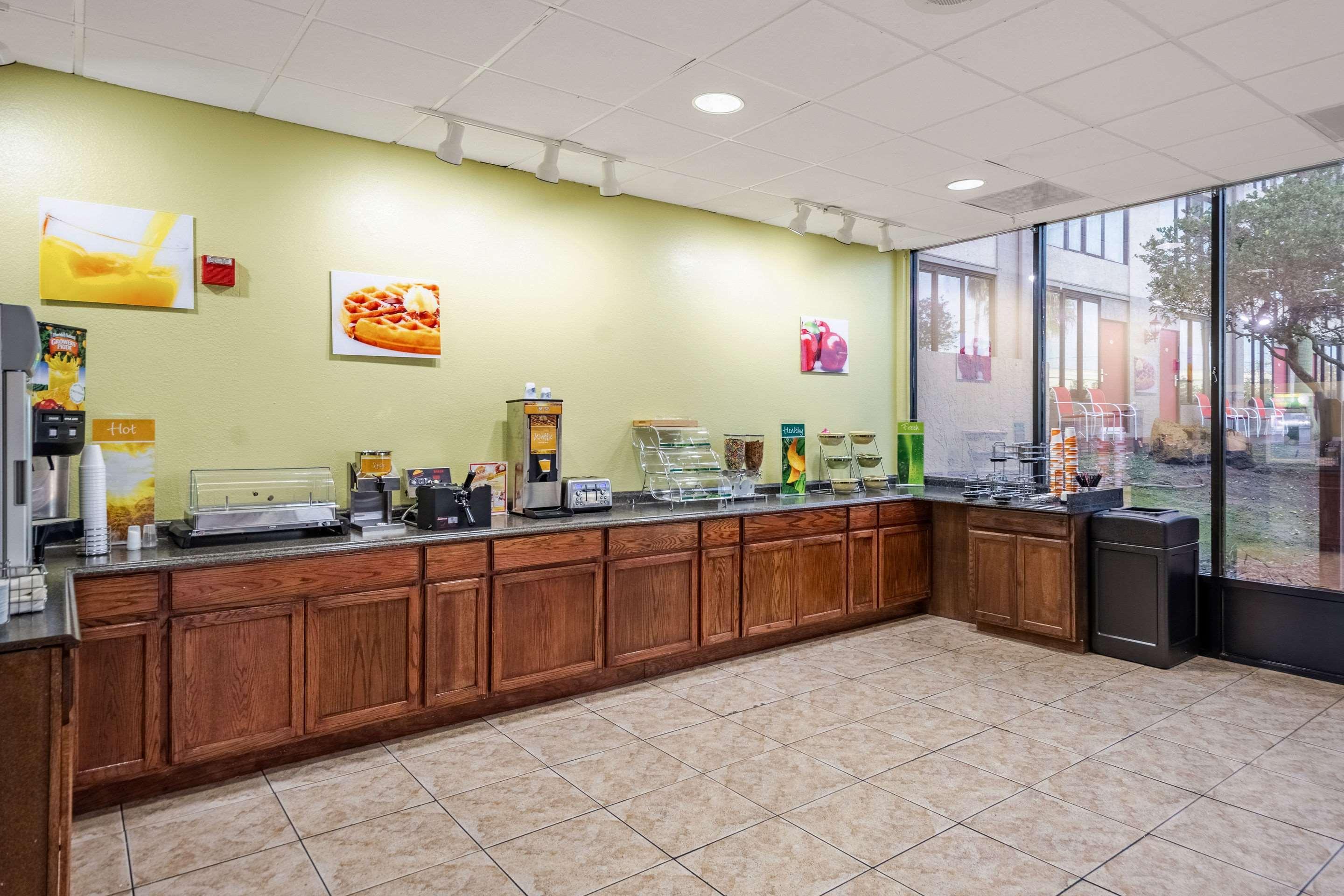 Lakeland Hotel Екстер'єр фото