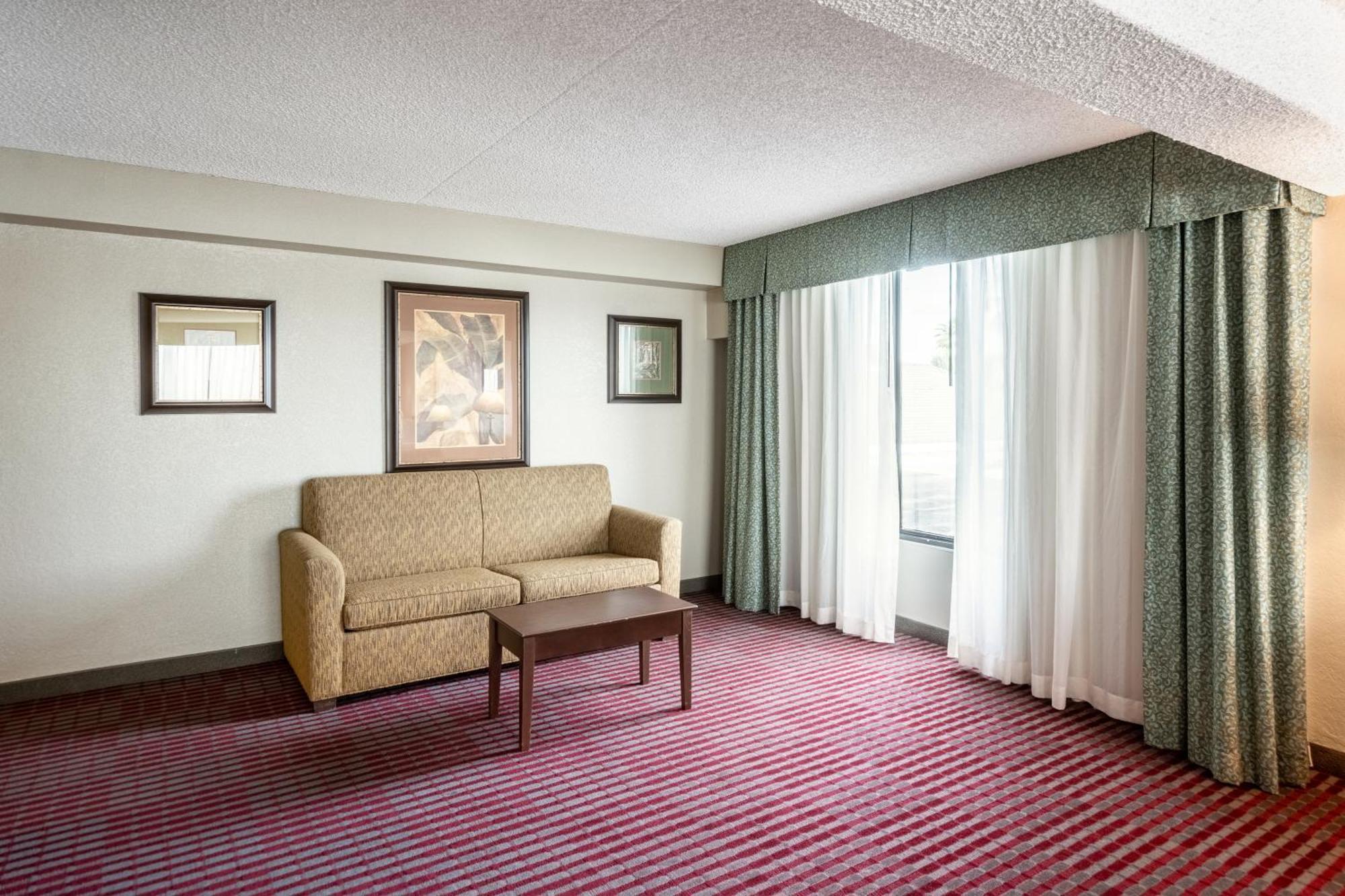 Lakeland Hotel Екстер'єр фото